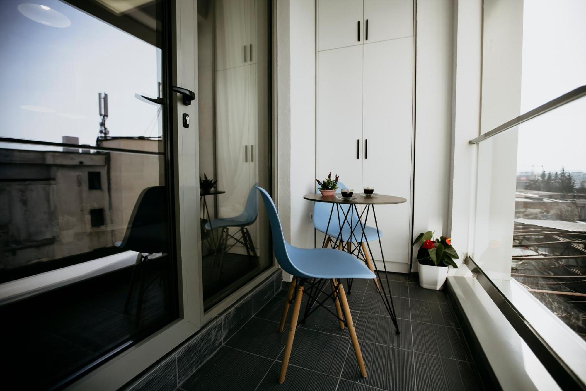 Stylish Nest @15 Min To Center *